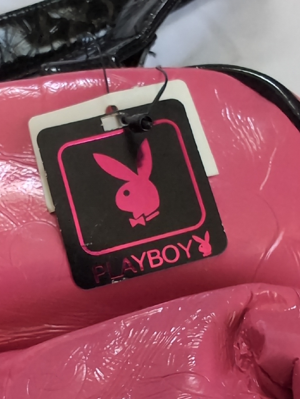 2006 Vintage PLAYBOY Pink Patent Shoulder Bag with Black Trim - Picture 4 of 8